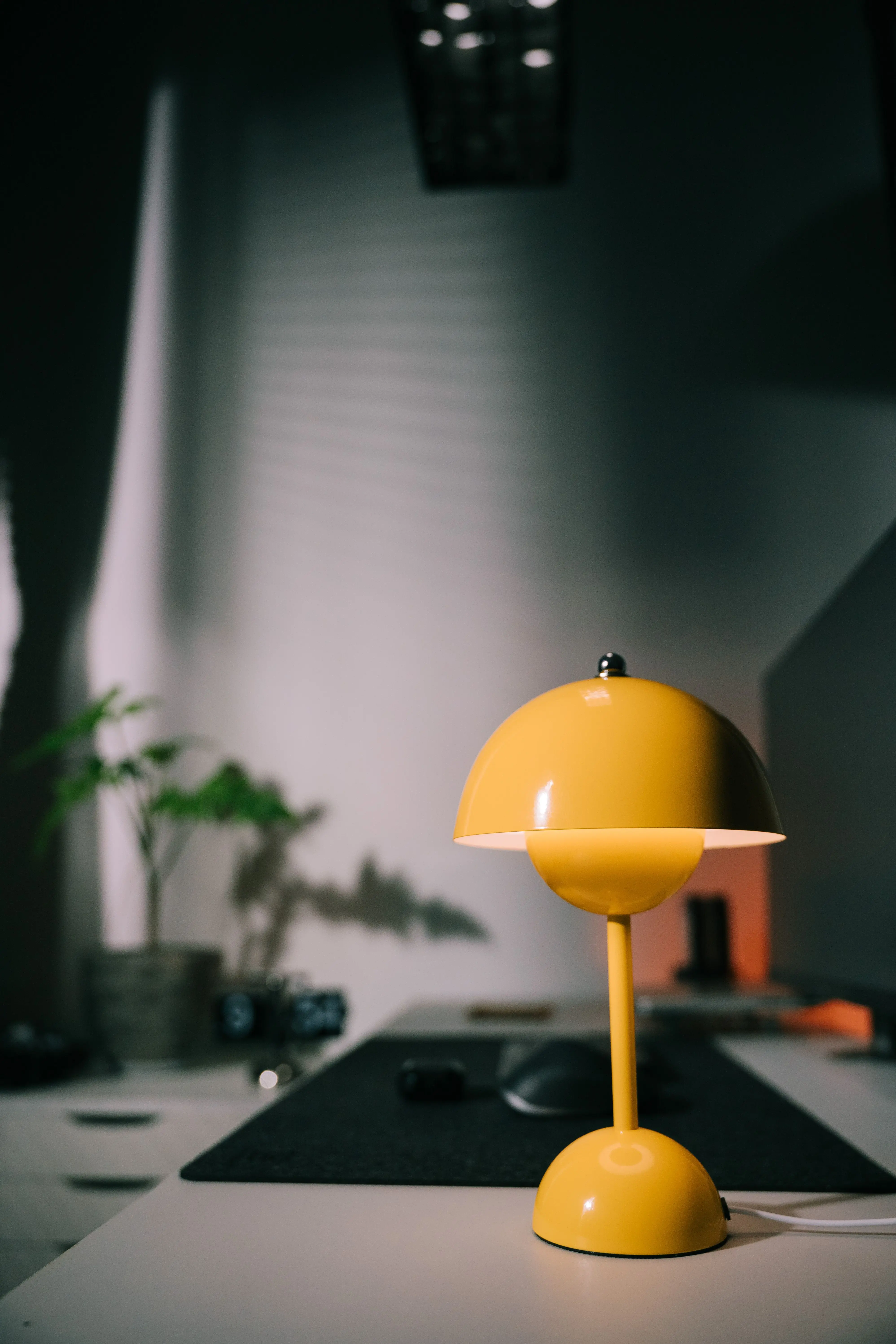 Lámpara de mesa minimalista
